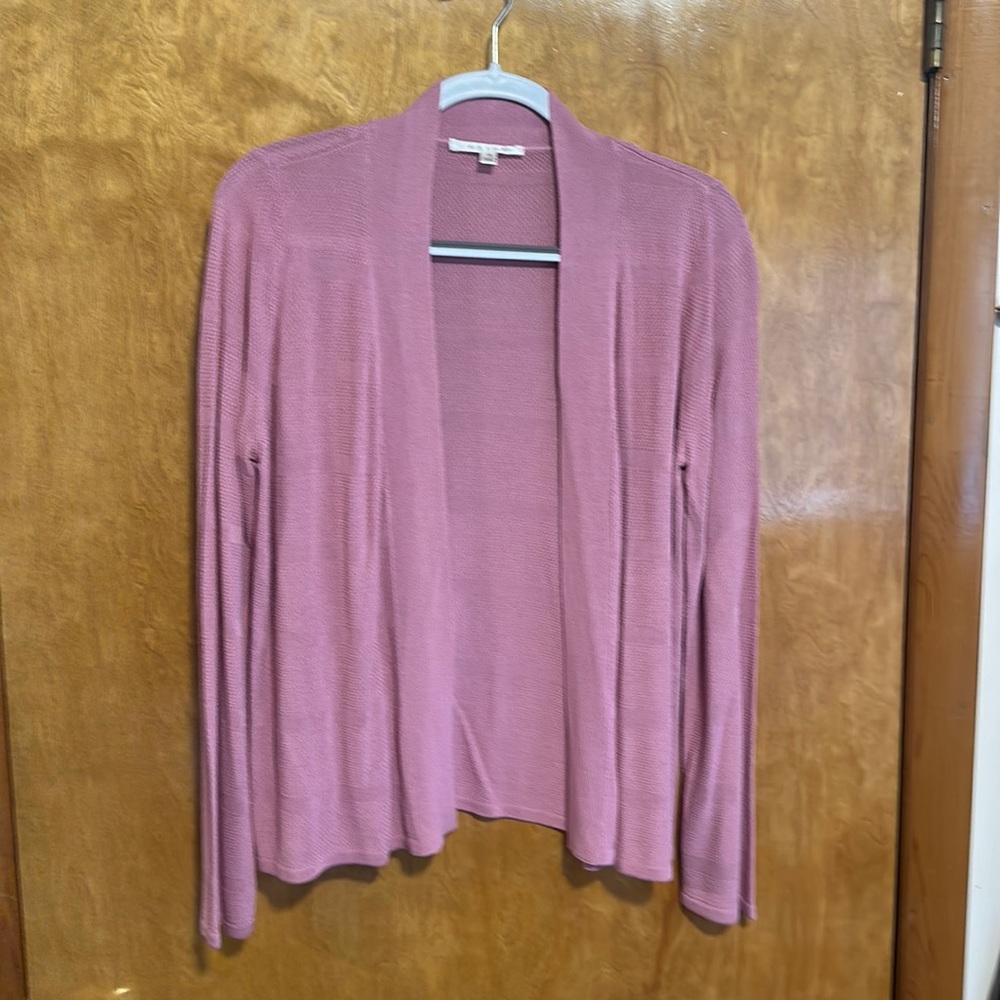 Lightweight no buttons cardigan